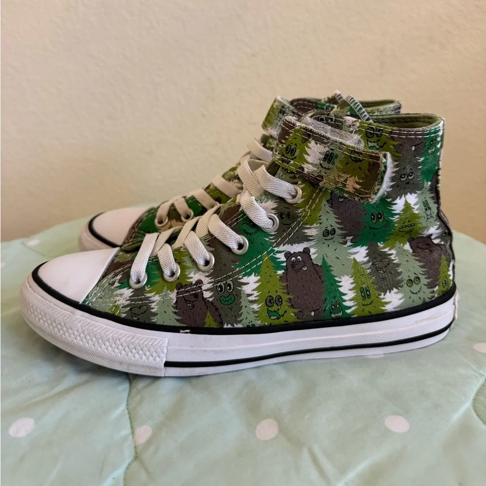 Converse Brown Bear and Trees Pattern Sneakers Kids size 3